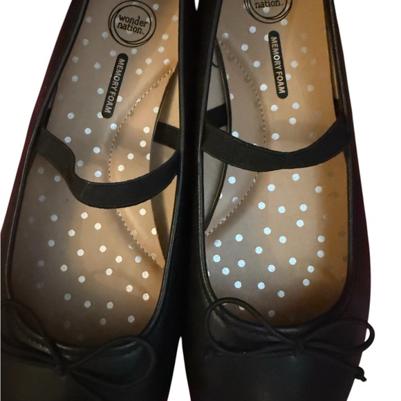 Wonder Nation Black Flats with Bow Trim - Picture 2 of 3
